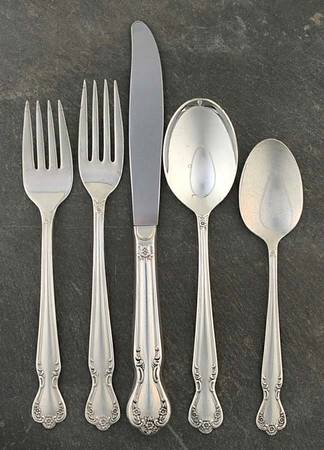 Daybreak-Elegant Lady (Silverplate, 1952) 5 Piece Place Setting by International Silver