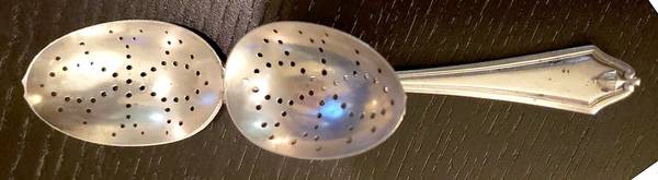 Dorchester-Old (Sterling, 1910) Tea Strainer with Handle-Hinged Bowl