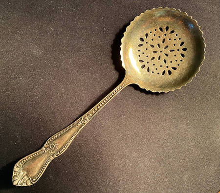 Dunraven (Silverplate) Large Sugar Sifter
