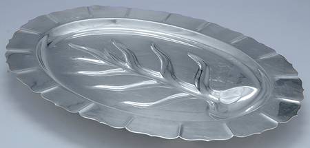 Early American (Silverplate, Hollowware) 18" 4 Toed Meat Platter with Well
