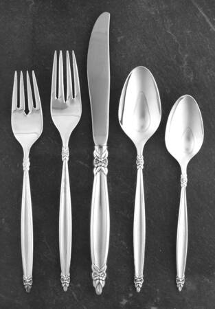 Garland (Silverplate, 1965) 5 Piece Place Setting by International Silver