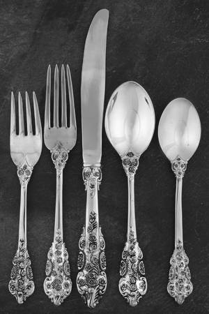 Grand Antique (Silverplate, 1995) 5 Piece Place Setting