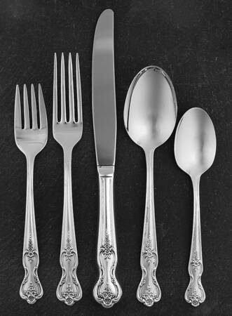 Inspiration-Magnolia (Silverplate-1951) 40  Piece Estate Set