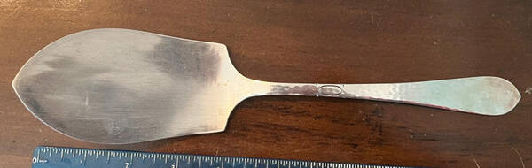 INS85 (SILVERPLATE) Solid Pie Server