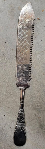 Lorne (Silverplate) Solid Bright Cut Cake Saw