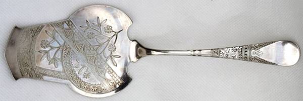 Lorne (Silverplate) Large Solid Bright Cut Pie Knife
