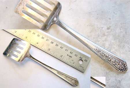 Viceroy Two (Silverplate) Solid Bon Bon Spoon