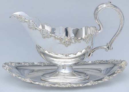 Vintage-Plain (Silverplate, Hollowware) Plated Gravy Boat & Underplate