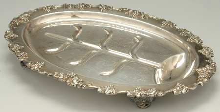 Vintage-Plain (Silverplate, Hollowware) Medium Plated Footed Meat Platter with Well