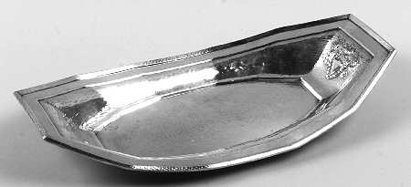 Heraldic (Silverplate, Hollowware) Silverplate Bread Tray