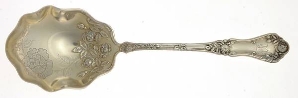 American Beauty Rose (Silverplate, 1909, s) Medium Bright Cut Berry/Casserole Spoon