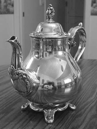INS367 (Silverplate, Hollowware) Teapot