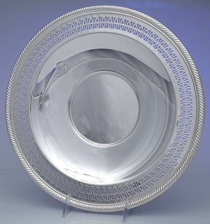 English Gadroon (Silverplate, Hollowware) 12" Sandwich Plate by International Silver