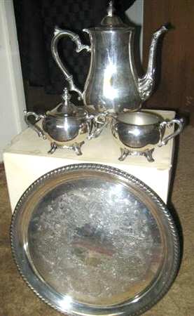 73-19 (Silverplate, Hollowware) Round Silverplate Tray