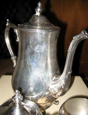 73-19 (Silverplate, Hollowware) Silverplate Coffee Pot