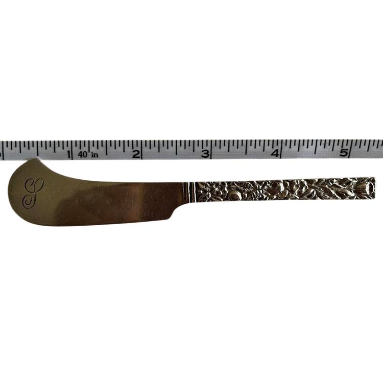 Repousse (Sterling, 1828) Flat Handle Butter Spreader w/Square Tip