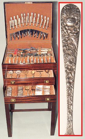 Repousse (Sterling, 1828) 207 Piece Set