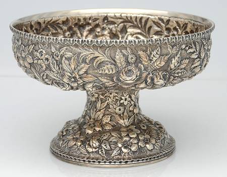 Repousse (Coin, Hollowware, No Landscape) 9" Fruit Serving Bowl
