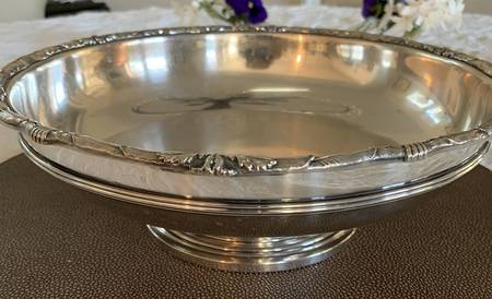 3613 (Sterling, Hollowware) 11" Round Pedestal Centerpiece
