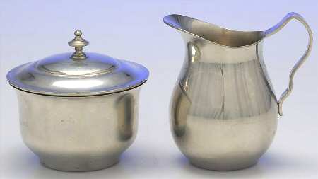 P37-16 (Pewter, Hollowware) Creamer & Sugar with Lid Set