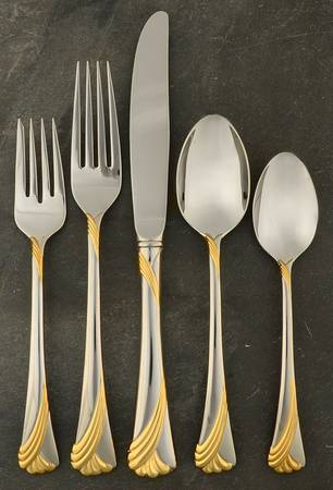 Kelly Gold (Stainless, Gold Accent) 5 Piece Place Setting