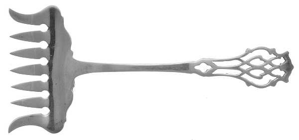 Chippendale (Sterling, 1910) Large Solid Tined Sardine Serving Fork