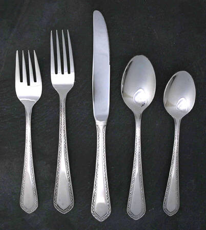 Early Colonial (Stainless, 1980) 5 Piece Place Setting