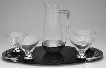 Vibe (Hollowware) (6 Pc) Martini Set (Pitcher, Tray & 4 Glasses)