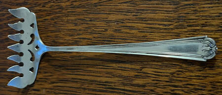Beaux Art (Sterling 1910, 1932) Large Solid Tined Sardine Serving Fork
