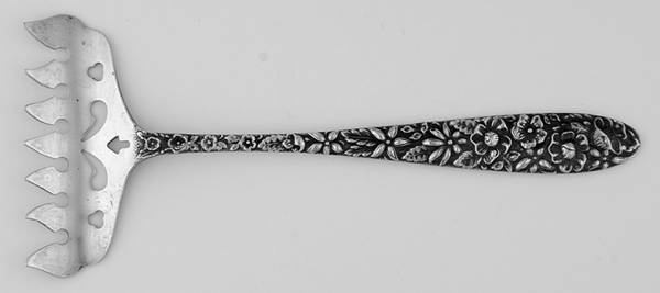 Southern Rose (Sterling, 1933) Large Solid Tined Sardine Serving Fork
