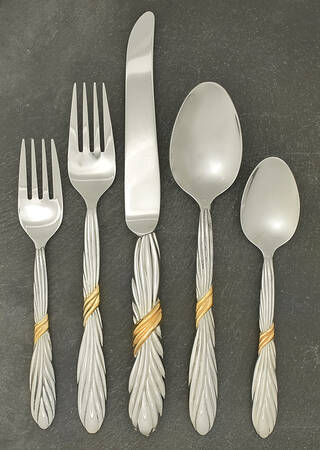 Corda D'Oro (Stainless, Gold Accent) 5 Piece Place Setting