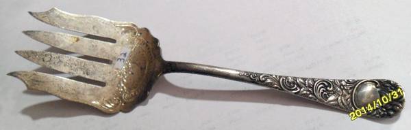 Oneida (Sterling, 1896) Large Solid Fish Serving Fork