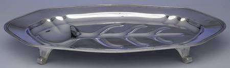 810 (Silverplate, Hollowware) 18" Meat Platter with Well