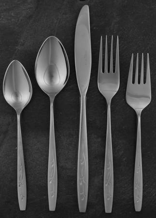 Lovely (Stainless) 5 Piece Place Setting