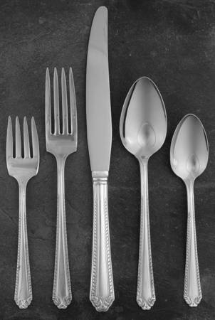 New Gadroon (Silverplate, 1935) 5 Piece Place Setting