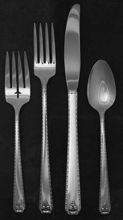 Bordeaux (Silverplate, 1945) 32  Piece Estate Set