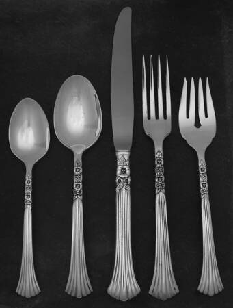 Floral Queen (Silverplate, 1992) 40 Piece Estate Set