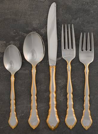 Golden Royal Chippendale (Stainless, 1987) 5 Piece Place Setting