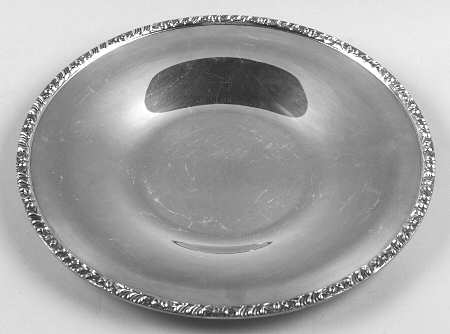 Henley (Silverplate, Hollowware) Medium Round Silverplate Tray