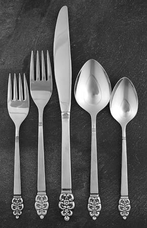 Nordic Crown (Deluxe Stainless) 40 Piece Estate Set