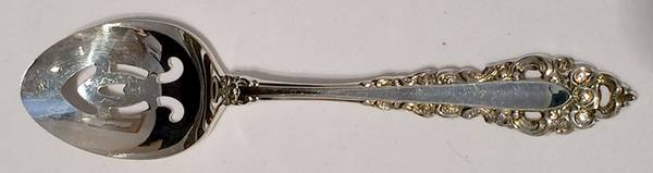 Royal Grandeur (Silverplate, 1975) Pierced Tablespoon (Serving Spoon)