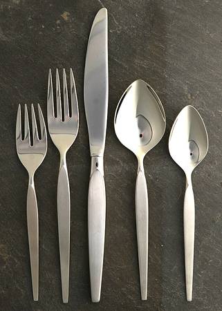 Satinique (Stainless, Older) 5 Piece Place Setting