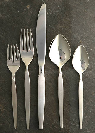 Satinique (Stainless, Older) 40 Piece Estate Set