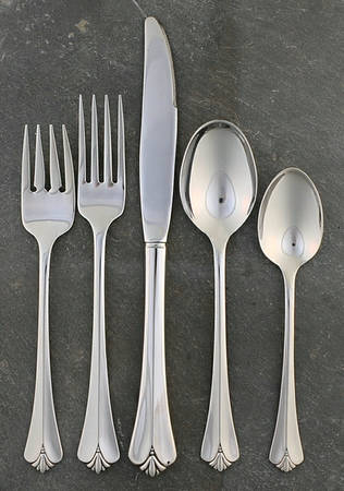 Westgate-Royal Crest (Stainless) 5 Piece Place Setting