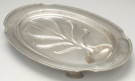 Grosvenor (Silverplate, Hollowware) Medium Footed Meat Platter with Well