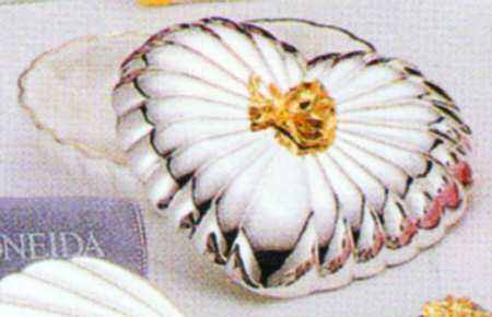 Golden Damask Rose (Stainless, Gold Accent, Hl Crystal Heart Box with Stainless Lid