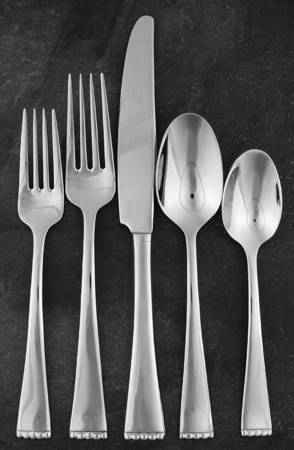 Classic Pearl (Stainless) 5 Piece Place Setting