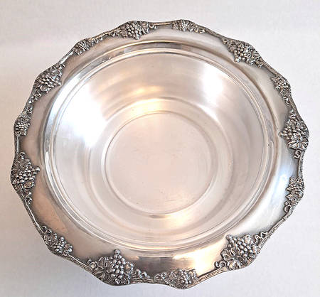 Grape (Silverplate, Hollowware) by Oneida Silver