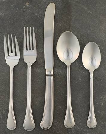 Sturbridge (Stainless) 5 Piece Place Setting
