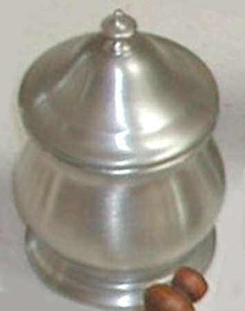 Yorktowne Sugar Bowl with Lid